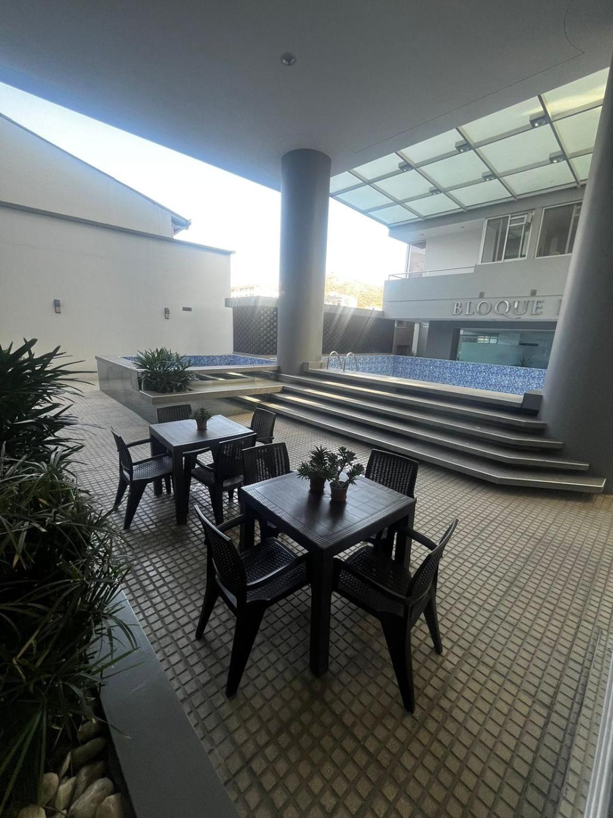 El Hogar - Sucursal America - Edificio Ferrara 1228 Con Garaje Cubierta * Cochabamba